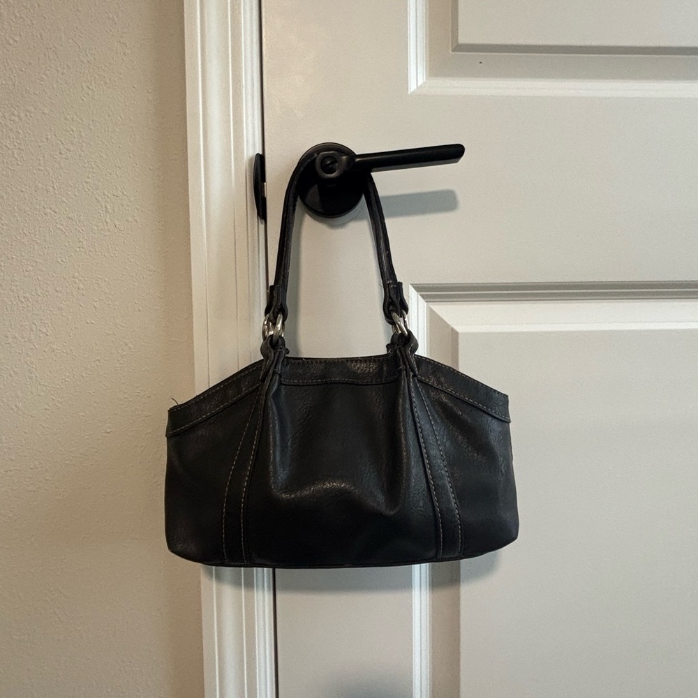 Elegant Black Leather Handbag